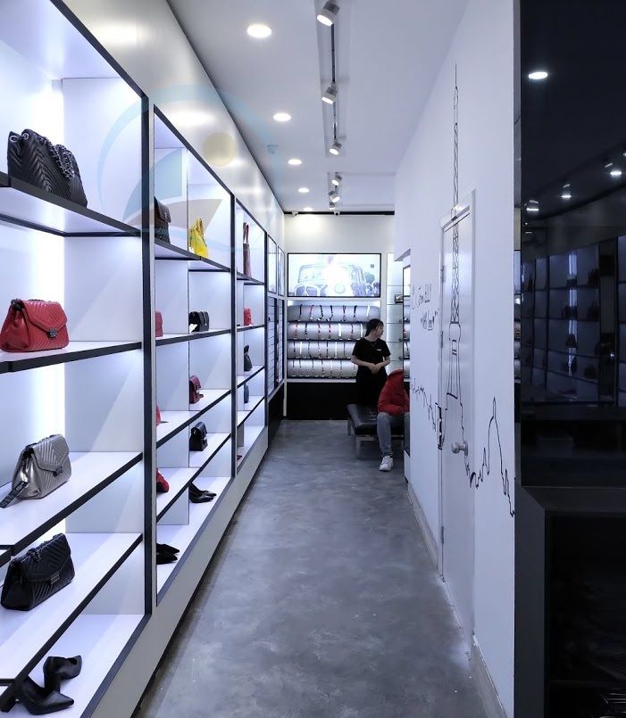 Mẫu tủ kệ showroom thiết bị vệ sinh, nhà tắm đẹp ấn tượng 14 Mauthietkeshoptuixach9