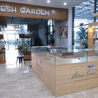 Quầy bán hàng chữ U kết hợp kính đẹp, hiện đại Quay-ban-hang-chu-u-1