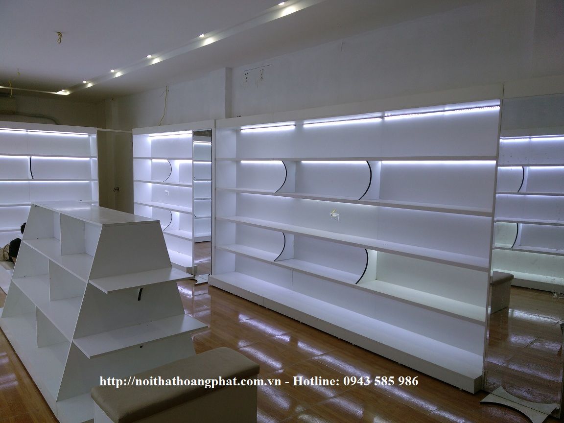 Thi-cong-shop-giay-dep-ha-le-7