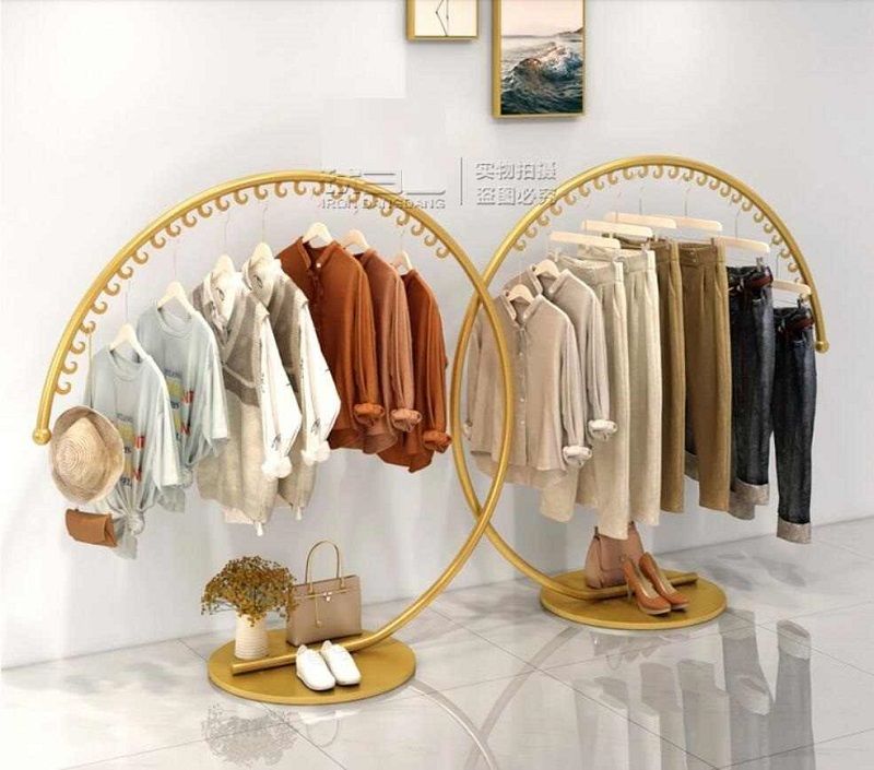 Cách trang trí shop quần áo nhỏ đẹp, bắt mắt 18 Cachtrangtrishopquanaonhodep4