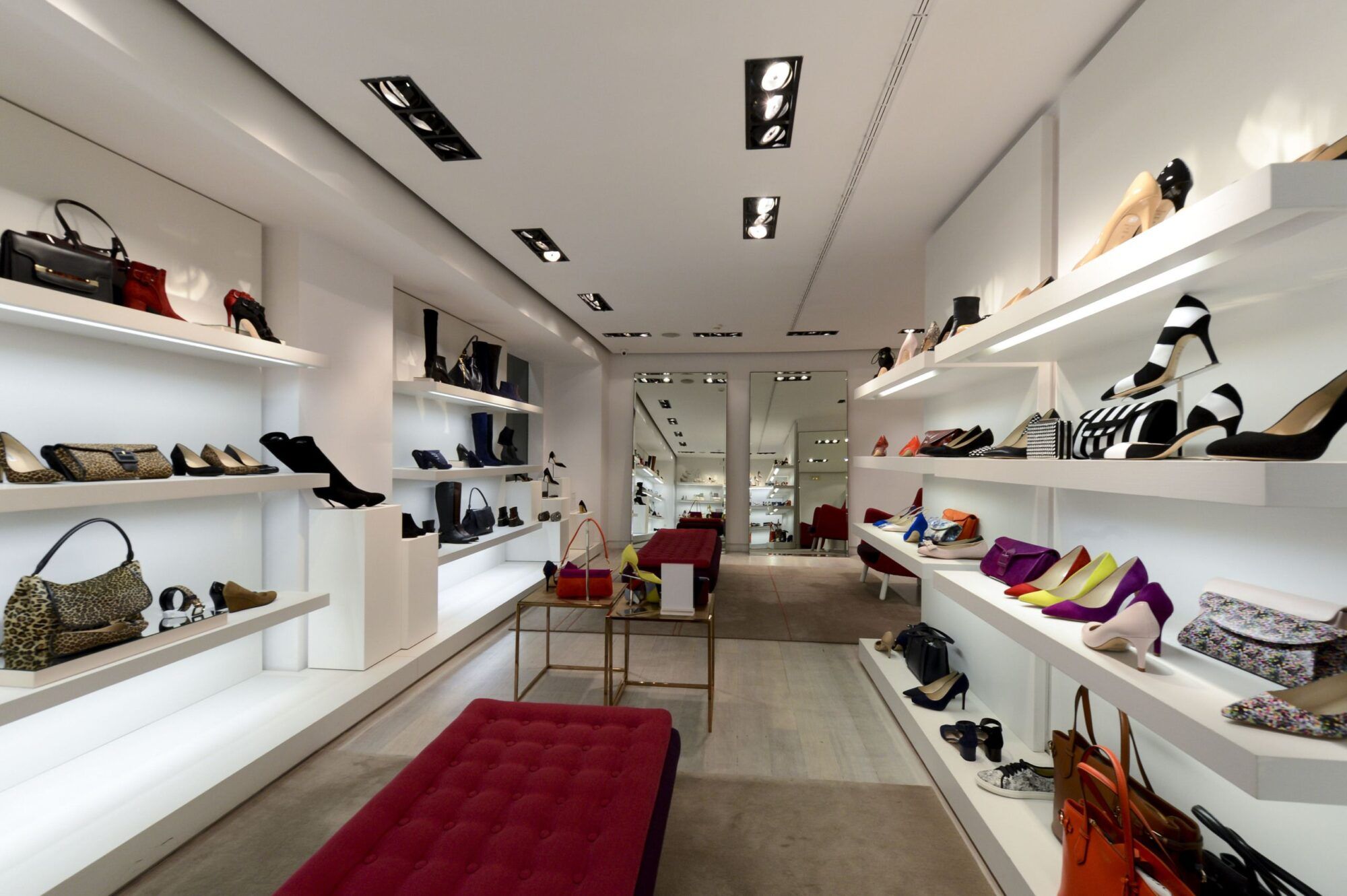 Thiết kế shop giày dép nhỏ ấn tượng, hút khách, đầy đủ công năng 24 Thietkeshopgiaydepnho2