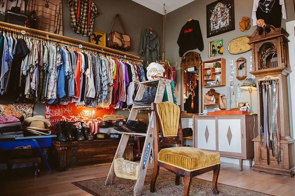 Tuyệt chiêu thiết kế shop quần áo nhỏ 10m2 cực đẹp 23 Thietkeshopquanaonho10m2 (2)