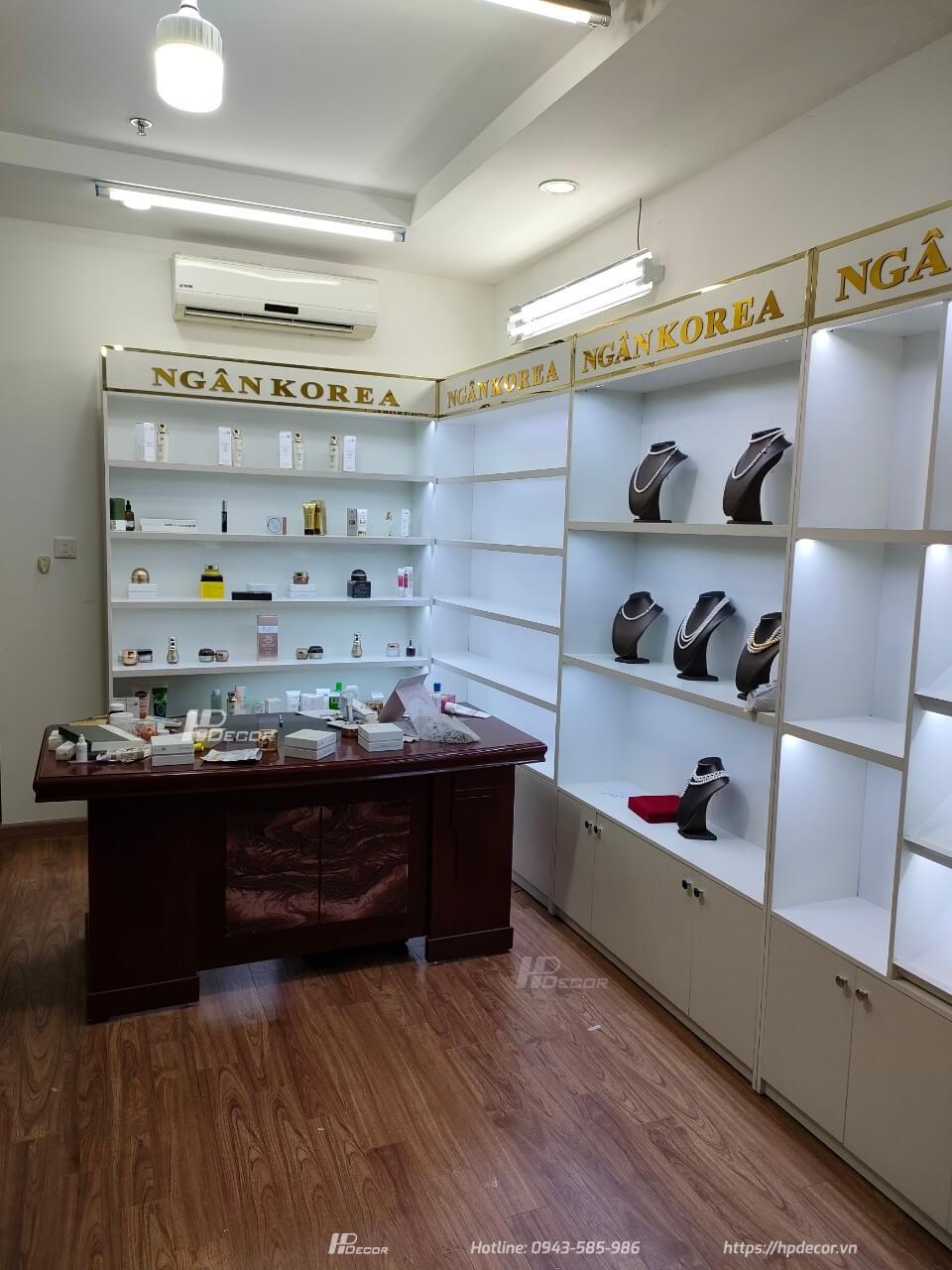 Thi công cửa hàng mỹ phẩm online Ngân Korea (15m2) tại Times City Cua-hang-my-pham-ngan-korra-02