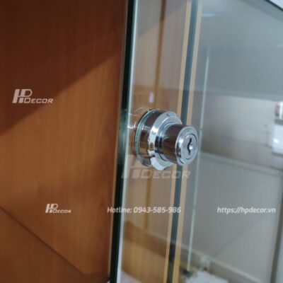 Giá trưng bày sản phẩm TTB-120 Gia-trung-bay-san-pham-co-den-va-kinh-3