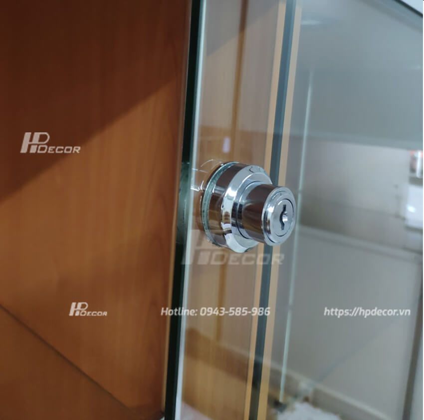 Giá trưng bày sản phẩm TTB-120 Gia-trung-bay-san-pham-co-den-va-kinh-3
