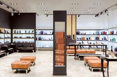 Mẫu thiết kế shop giày dép hpdecor.vn-công ty thiết kế nội thất