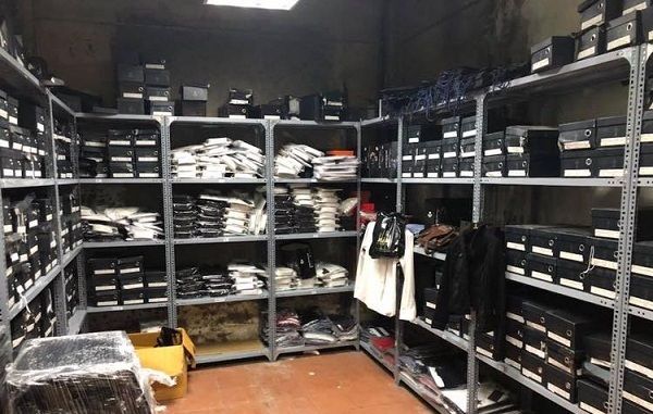 Mẫu kệ shop quần áo thời trang đẹp, chất lượng nhất năm 2022 hpdecor.vn-kệ shop quần áo