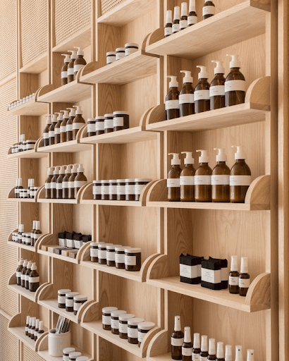 Kệ trưng bày mỹ phẩm bằng gỗ, chi phí rẻ cho shop mỹ phẩm Ke Trung Bay My Pham Bang Go 10