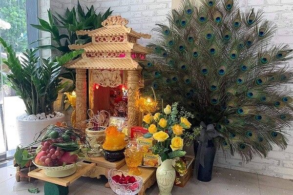 Đặt ban thờ thần tài cho cửa hàng