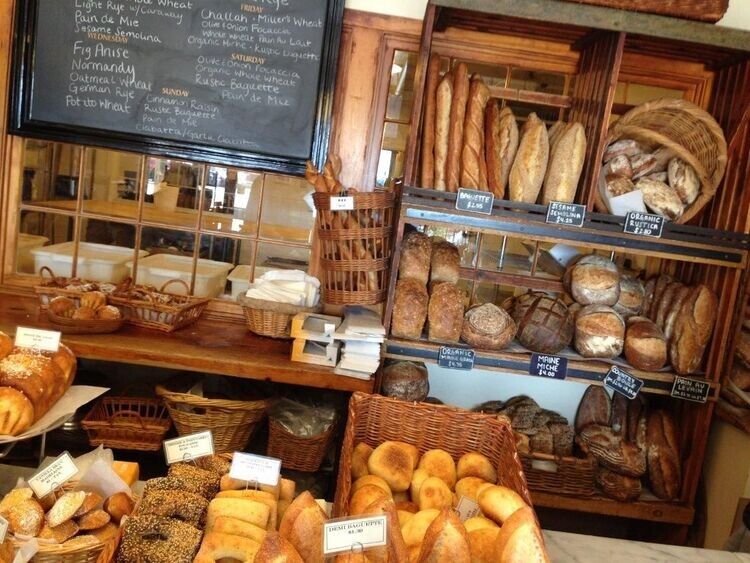 Thiết kế cửa hàng bánh ngọt nhỏ Rustic Bakery