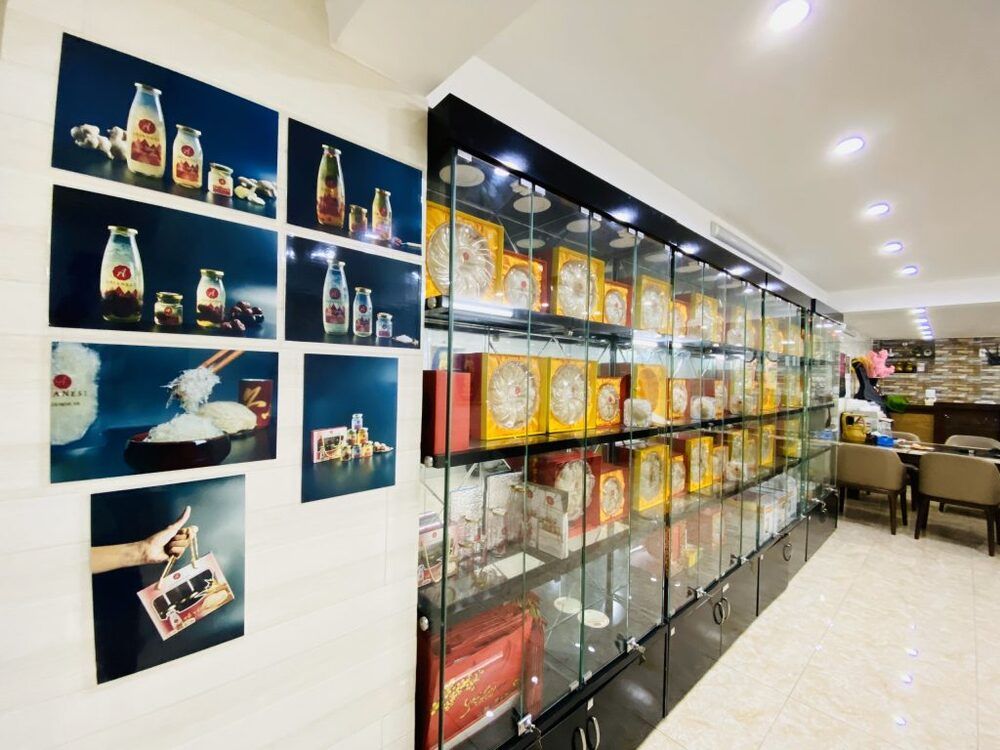 TOP 15+ mẫu tủ trưng bày yến sào sang trọng, nâng tầm giá trị sản phẩm Cua Hang Yen Sao (10)