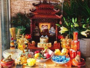 hpdecor.vn-bàn thờ Thần Tài ở cửa hàng