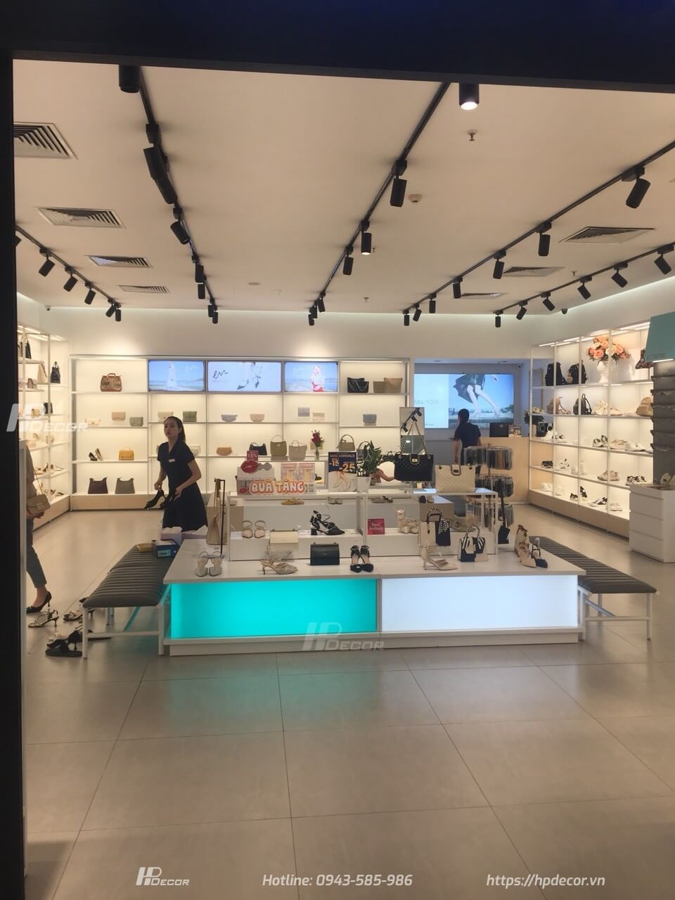 Thi công shop túi xách & giày dép cao cấp Exull Mode (75m2) tại Thanh Xuân Shop Tui Xach Giay Dep Cao Cap Exull Mode 04