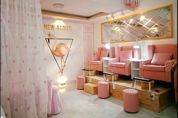 TOP 20+ tiệm nail màu hồng được thiết kế & trang trí đẹp mê mẩn Mẫu thiết kế tiệm nail nhỏ