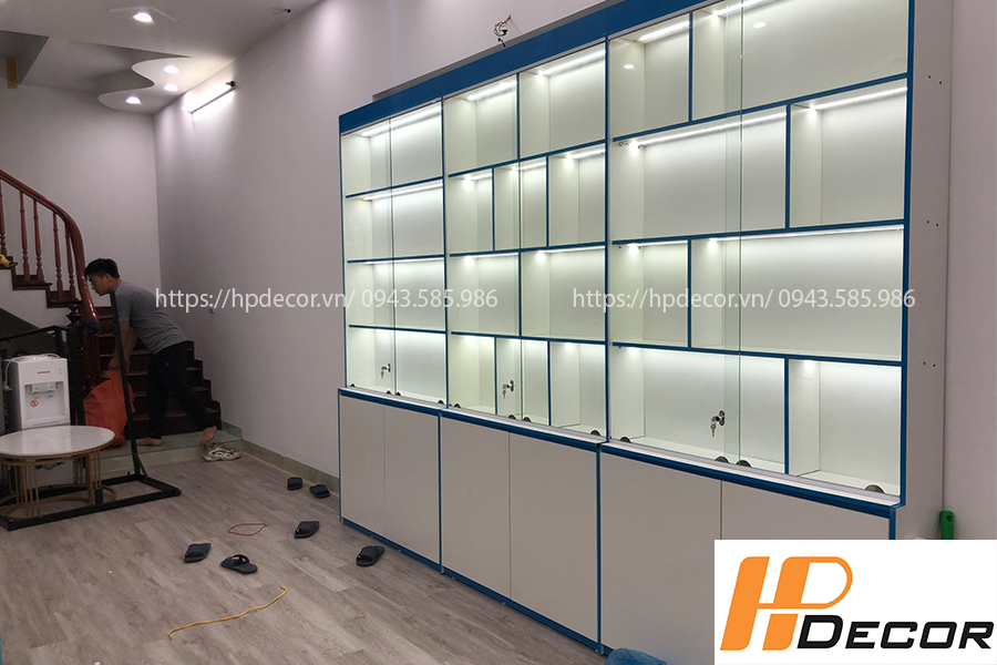 Tủ kệ gỗ kính có đèn led trưng bày sản phẩm TU101 Tu Ke Trung Bay Co Den Led Tu101 Anh2