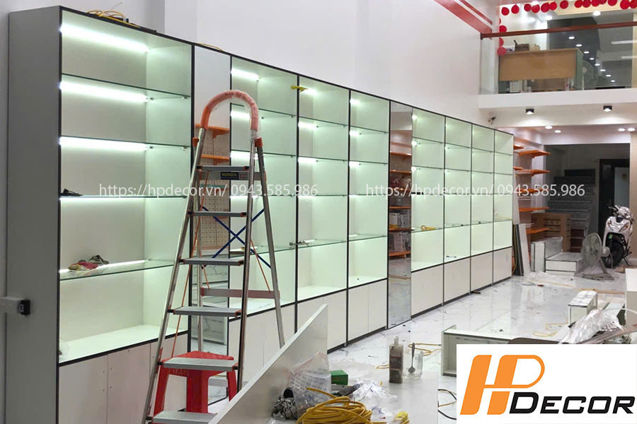 Tủ kệ gỗ kính có đèn led trưng bày sản phẩm TU101 Tu Ke Trung Bay Co Den Led Tu101
